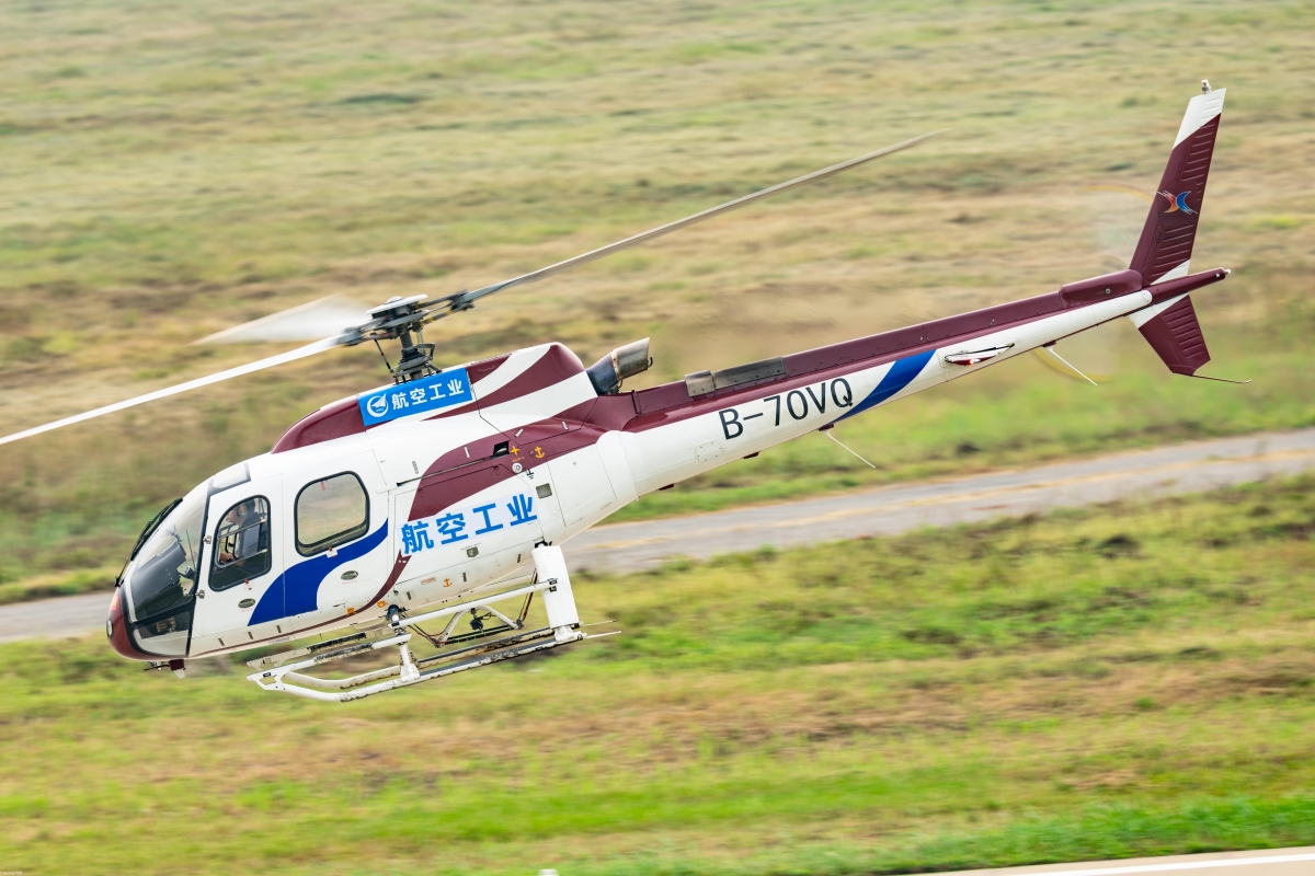 AC311A进行飞行预演。摄影：岳书华